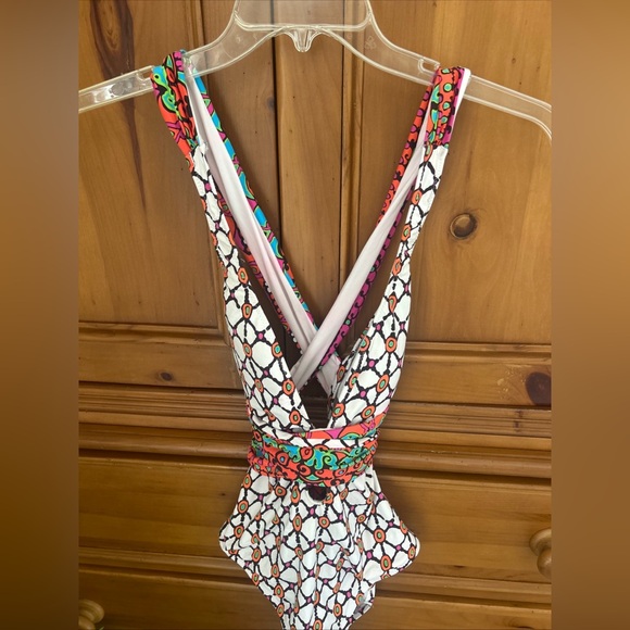 TRINA TURK Colorful VENICE BEACH ONE PIECE SWIMSUIT Size 8 Resort Wear Beach - Picture 4 of 8